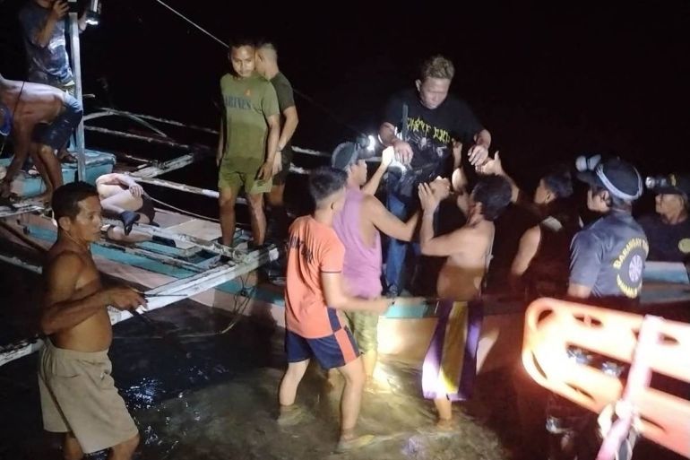 afp_6aa23e00d127-1789017600 TOPSHOT - This handout photo from the Philippine Coast Guard (PCG) taken on September 9, 2026 and received on September 10, 2026, shows volunteer fisherfolk assisting the survivors from the ferry that caught fire off Palawan.