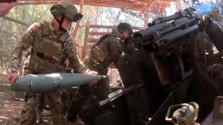 ap24233459393987-1738154252 In this photo taken from video released by the Russian Defense Ministry on Tuesday, Aug. 20, 2024, Russian soldiers fire Giatsint-B gun towards Ukrainian positions at an undisclosed location in Kherson region in Ukraine. (Russian Defense Ministry Press Service photo via AP)