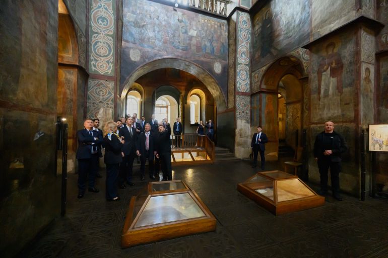 ap_6a9d9551b00c0-1788712273 In this photo provided by the Ukrainian Presidential Press Office, Ukrainian President Volodymyr Zelenskyy, U.S. President Donald Trump's envoys Jared Kushner and Steve Witkoff look around St. Sophia's Cathedral prior to talks in Kyiv, Ukraine, Sunday, Sept. 6, 2026. (Ukrainian Presidential Press Office via AP)