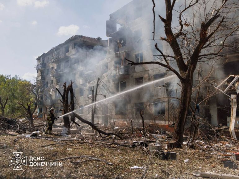 ap_6aa8327f45944-1789407871 In this photo provided by the Ukrainian Emergency Service, firefighters put out a fire following a Russian air attack in Kramatorsk, Ukraine, Monday, Sept. 14, 2026. (Ukrainian Emergency Service via AP)