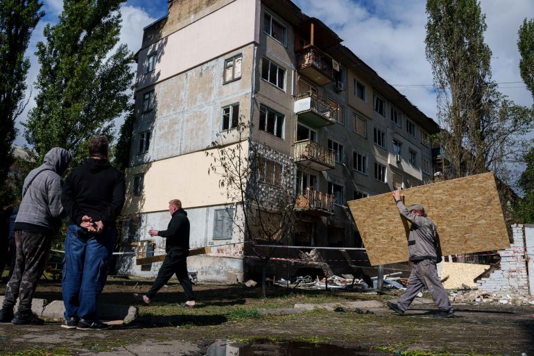 ap_6ab2756750399-1790080359 A municipal worker carries plywood to board up windows of an apartment building damaged by a Russian drone strike in Kyiv, Ukraine, Tuesday, Sept. 22, 2026. (AP Photo/Evgeniy Maloletka)
