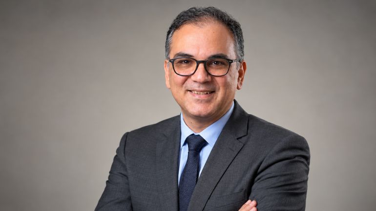 chatm-1789378192 بينا يشير إلى أن الفارق ليس في عدد الميغاواطات التي تستطيع المنطقة إضافتها، بل في ما يحدث حول خوادم ومعدات الحوسبة (حساب بينا على لينكد إن)