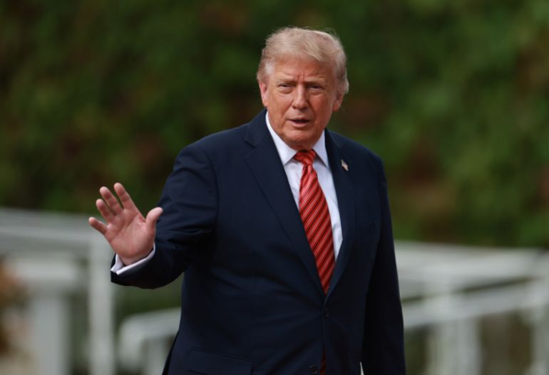 epa_6aa6b7596e39-1789310809 epa13233582 US President Donald Trump waves to media at the Aras an Uachtarain in Dublin, Ireland, 12 September 2026. The US president is on a two-day visit to Ireland, including a visit to his golf course in Doonbeg. EPA/NEIL HALL