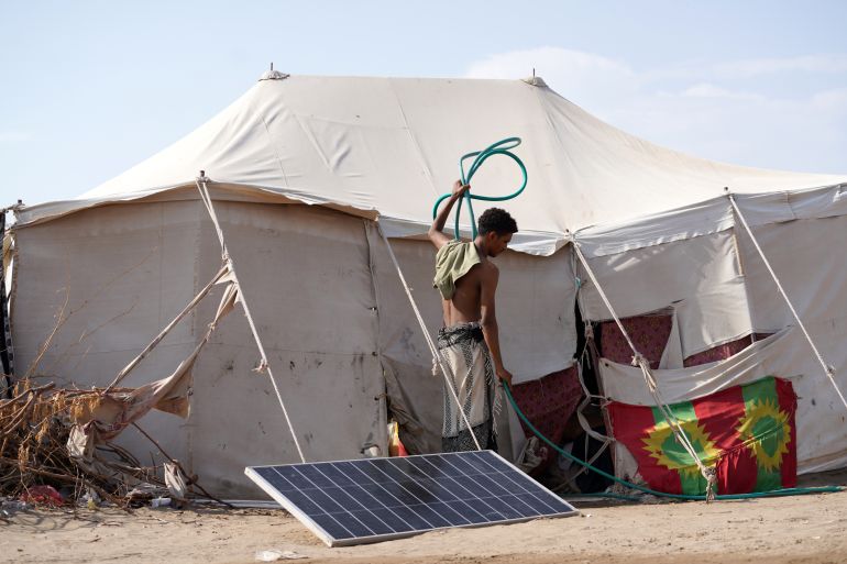 epa13239268 A displaced man stands next to his shelter at a makeshift camp for Internally Displaced Persons (IDPs) in the southern port city of Aden, Yemen, 14 September 2026. The International Rescue Committee (IRC) has reported that over 80,000 people have been displaced in Yemen since fighting escalated between the Houthis and Saudi-backed Yemeni forces earlier in September 2026. EPA/STRINGER