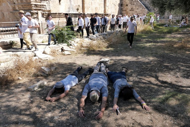 epa13265891 Jewish worshippers pray at the Temple Mount complex during the holiday of Sukkot, also known as the Feast of Tabernacles, in the old city of Jerusalem, 27 September 2026. Sukkot, a seven-day autumn Jewish holiday, commemorates the Israelites' 40 years of wandering in the desert after the Exodus from Egypt, and this year runs from 25 September through 02 October. EPA/ABIR SULTAN