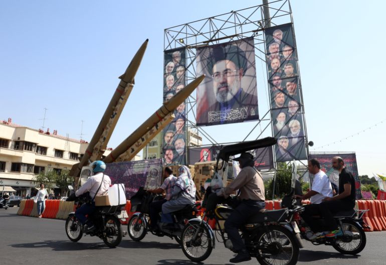 epa_6aba7f49e31f-1790607177 epa13267841 Iranians drive past Iranian Zolfaghar missiles placed in front of a billboard carrying a picture of Iranian Supreme Leader Ayatollah Mojtaba Khamenei at Baharestan Square in downtown Tehran, Iran, 28 September 2026. US President Donald Trump turned down Tehran's recent proposal to reopen the Strait of Hormuz. EPA/ABEDIN TAHERKENAREH RESTRICTIONS: NO Access Israel Media/Persian Language TV Stations Outside Iran/Strictly No Access BBC Persian/VOA Persian/Manoto TV/Iran International TV. (As mandated by Iran's Directorate General for Foreign Media) --