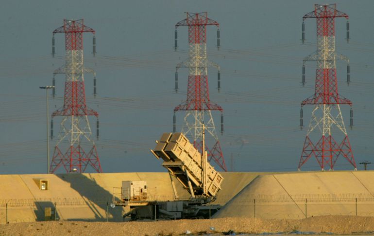 getty_6a6706fc7a-1785136892 NEAR SAUDI ARABIA BORDER, KUWAIT - JANUARY 18: A U.S. Army Patriot Missile launcher sits at the ready January 18, 2003, near the Saudi Arabia border in Kuwait. The Patriots have been deployed to shoot down any threat that Iraq may pose with it's missiles. (Photo by Joe Raedle/Getty Images)