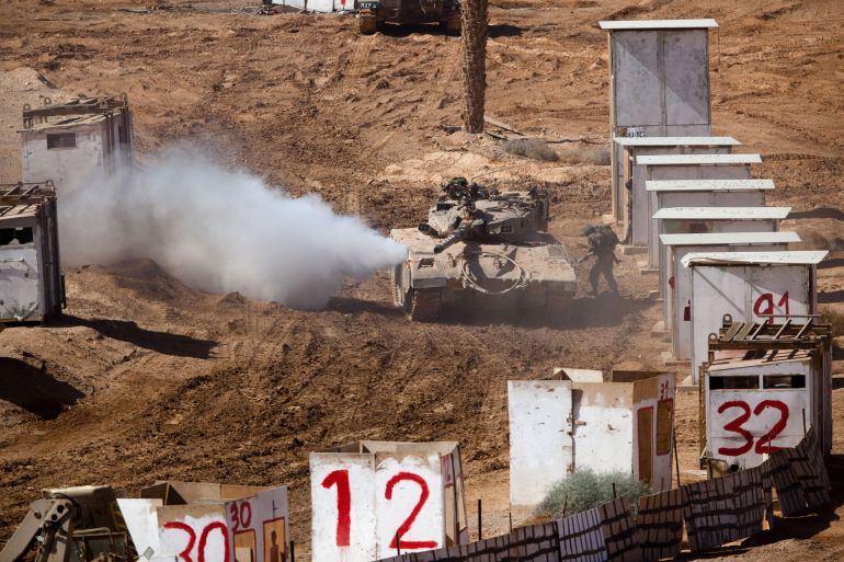getty_6a9d460c11-1788691980 SHIZAFON, ISRAEL - JANUARY 31: An Israeli Merkava tank takes position in a mock city during an army exercise on at the Shizafon army base, in the Negev Desert north of the southern city of Eilat on January 31, 2012 in Shizafon, Israel. (Photo by Uriel Sinai/Getty Images)