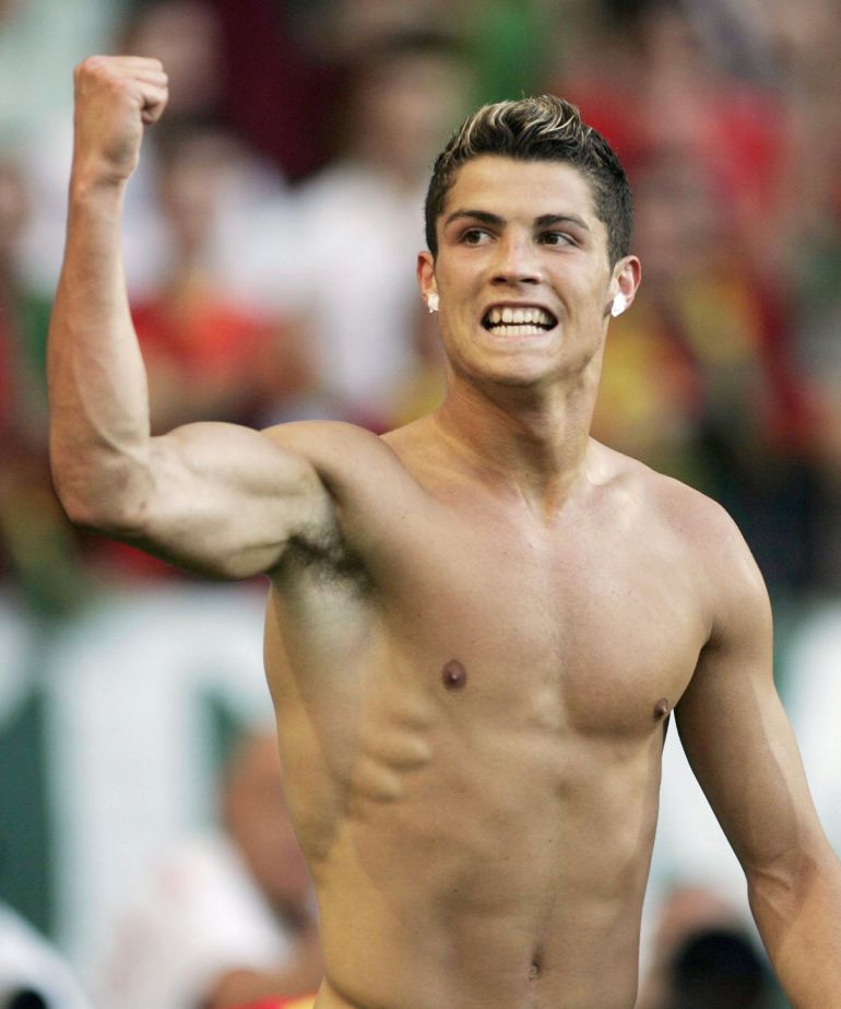 getty_6aa934907e-1789473936 LISBON, PORTUGAL - JUNE 30: Fussball: Euro 2004 in Portugal, Halbfinale / Spiel 29, Lissabon; Portugal - Niederlande ( POR - NED ) 2:1; Cristiano RONALDO / POR 30.06.04. (Photo by Martin Rose/Bongarts/Getty Images)