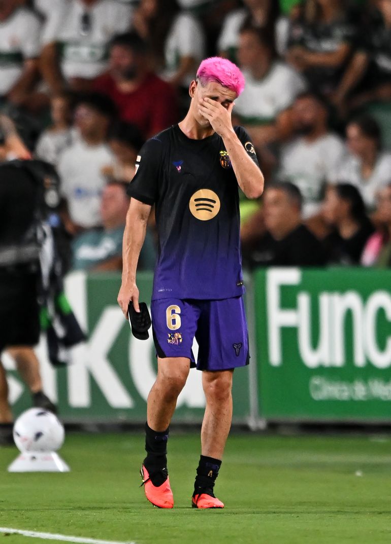 ELCHE, SPAIN - AUGUST 23: Gavi of Barcelona walks off the pitch after being substituted due to injury during the LaLiga EA Sports 2026/27 match between Elche CF and FC Barcelona at Estadio Manuel Martinez Valero on August 23, 2026 in Elche, Spain. (Photo by Francisco Macia/Getty Images)