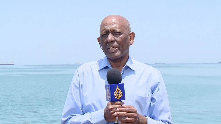 mrasl-1789295755 مراسل الجزيرة محمد طه توكل في جيبوتي لرصد تداعيات التوتر في باب المندب على حركة الملاحة فيه