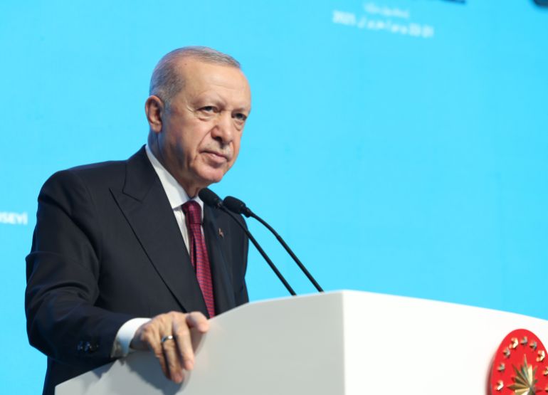 oplantisi-1750499605 Cumhurbaşkanı Recep Tayyip Erdoğan, Anadolu Ajansı'nın (AA) "ev sahibi fotoğraf sağlayıcısı" olduğu Lütfi Kırdar Uluslararası Kongre ve Sergi Sarayı'nda gerçekleştirilen İslam İşbirliği Teşkilatı (İİT) 51. Dışişleri Bakanları Konseyi Toplantısı'na katılarak konuşma yaptı. ( TCCB / Mustafa Kamacı - Anadolu Ajansı )