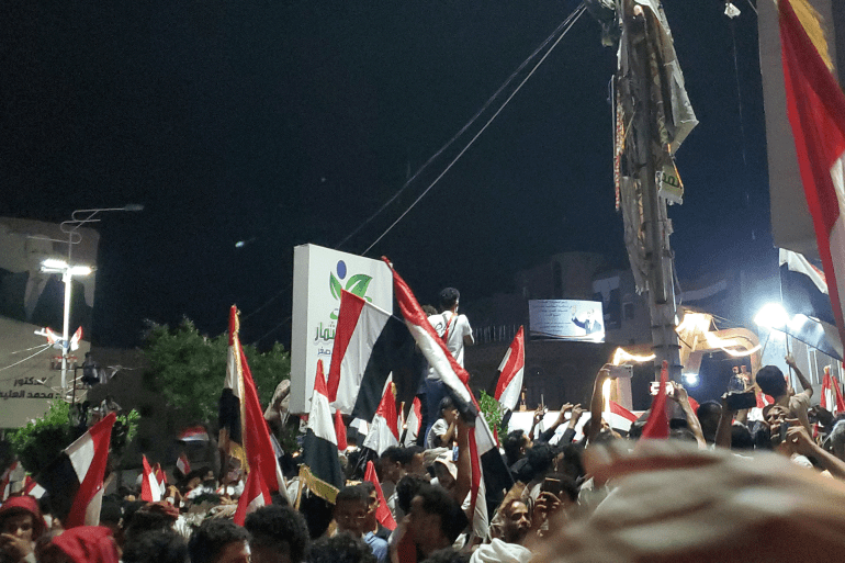pic-788843-1790368738 حشود خرجت في شوارع تعز احتفاء بذكرى ثورة 26 سبتمبر