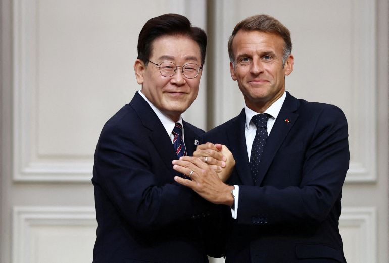 French President Emmanuel Macron shakes hands with South Korean President Lee Jae Myung after a joint statement at the Elysee Palace in Paris as part of South Korean President Lee's state visit to France, September 8, 2026. REUTERS/Gonzalo Fuentes/Pool TPX IMAGES OF THE DAY