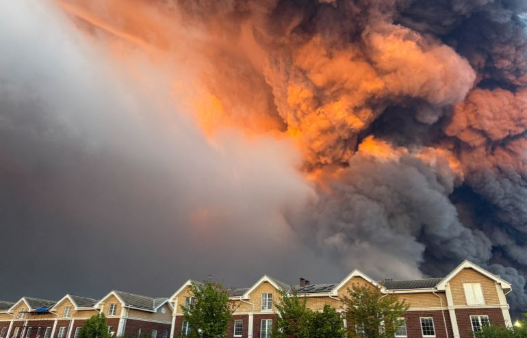 Smoke billows from the burning Wildberries warehouses following a Ukrainian drone attack, according to the regional governor, in the course of the Russia-Ukraine conflict, in Koledino, Moscow Region, Russia August 16, 2026. Picture taken with mobile phone. REUTERS/Stringer TPX IMAGES OF THE DAY