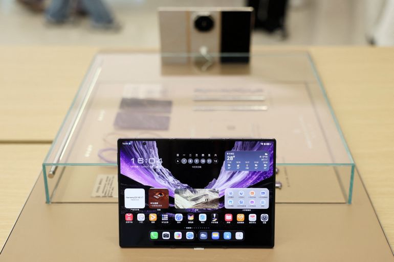 reuters_6a9ed5d3-1788794323 The HarmonyOS operating system running on a Huawei Mate XT2 foldable smartphone displayed at a Huawei store in Beijing, China September 7, 2026. REUTERS/Florence Lo