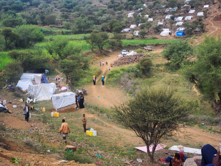 A makeshift camp for people displaced by clashes between Iran-aligned Houthi fighters and Saudi-backed Yemeni government forces, in Taiz province, Yemen, September 14, 2026. Picture taken with a mobile phone. REUTERS/Stringer