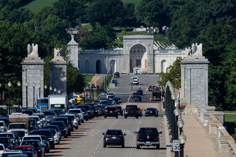 reuters_6ab0038a-1789920138 Vehicles drive past along the Memorial Bridge near Memorial Circle in Arlington, Virginia, the proposed site for U.S. President Donald Trump's "Triumphal Arch", seen from the Lincoln Memorial in Washington, D.C., U.S., September 8, 2026. REUTERS/Eric Lee