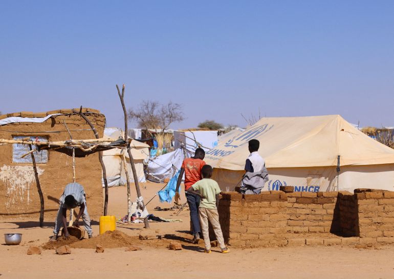 reuters_6ab67d3f-1790344511 FILE PHOTO: Sudanese refugees from Darfur build a house of clay bricks inside the Iridimi refugee camp, amid ongoing conflict in their country, in the Iridimi refugee camp, northwest of the town of Iriba, in Wadi Fira province, eastern Chad, November 28, 2025. REUTERS/Amr Abdallah Dalsh/File Photo