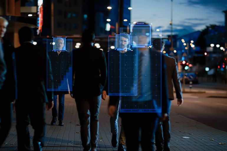 هذه الطريقة تثير تساؤلات حول حماية البيانات البيومترية، خصوصا أن ملامح الوجه لا يمكن تغييرها مثل كلمات المرور