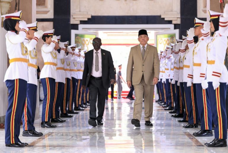 ستقبل اليوم الأربعاء وزير الدفاع الإندونيسي شفري شمس الدين نظيره السوداني الفريق حسن داوود كبرون (السفارة السودانية في جاكرتا)