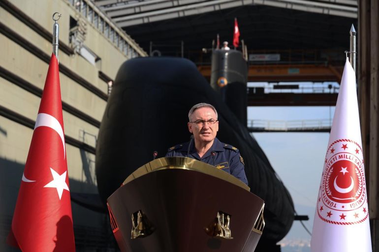 1zeki-akturk-1791454645 Milli Savunma Bakanlığı (MSB) Sözcüsü Tuğamiral Zeki Aktürk, 100'üncü kuruluş yılı dolayısıyla Kocaeli'deki Gölcük Tersanesi Komutanlığında düzenlenen haftalık basın bilgilendirme toplantısında konuştu. ( Milli Savunma Bakanlığı - Anadolu Ajansı )
