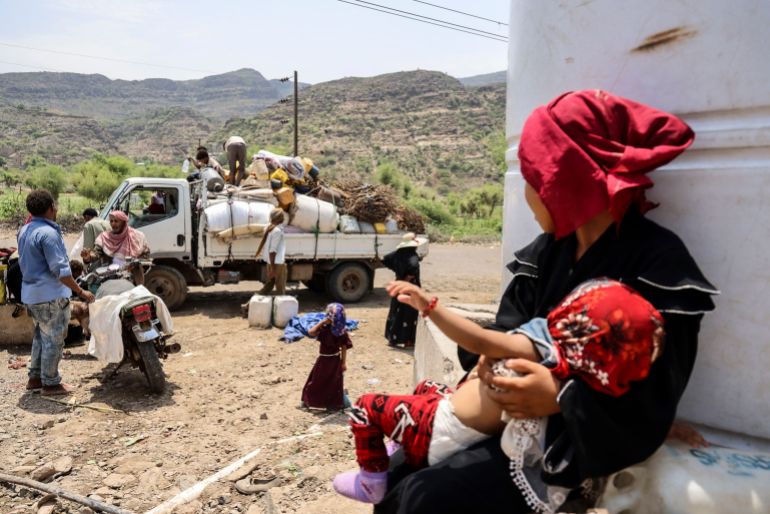 Internally displaced (IDP) Yemenis who fled their homes due to renewed clashes between Yemen's Saudi-backed government forces and the country's Houthi rebels, unload their belongings and set-up makeshift homes in the al-Kadah area of the Taiz Governorate, southwestern Yemen on September 6, 2026. Fighting between Yemeni government forces and Iran-backed Houthi rebels in southwest Yemen killed more than 140 combatants between midday September 5 and September 6, military sources said. Days-long clashes have erupted in Yemen over control of a gateway to the Red Sea in the deadliest fighting in the Arabian Peninsula country since a 2022 ceasefire between the two sides collapsed in July. (Photo by Ahmad AL-BASHA / AFP)