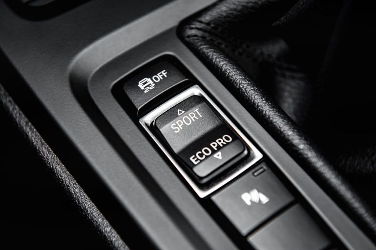 36-1791552253 Buttons on the dashboard of a hybrid vehicle indicating the driving modes. Eco pro sport. المصدر AdobeStock