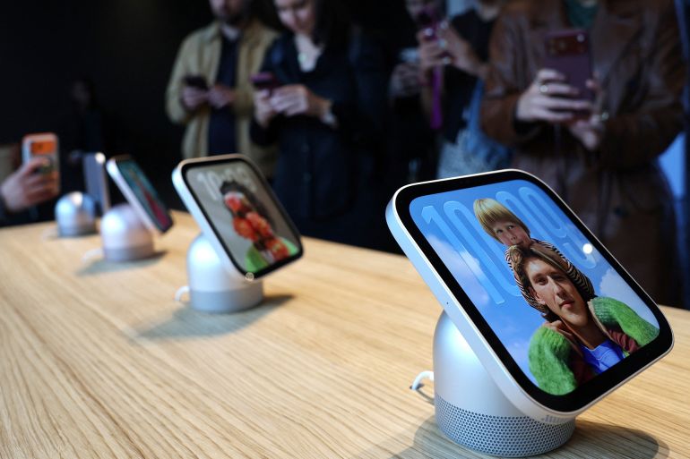 People view the Apple HomeView, an iPad-like device meant to hang on walls or perch on tabletops that will showcase its AI-upgraded Siri virtual assistant, during a launch of smart home products in New York City, US, October 13, 2026. REUTERS/Shannon Stapleton