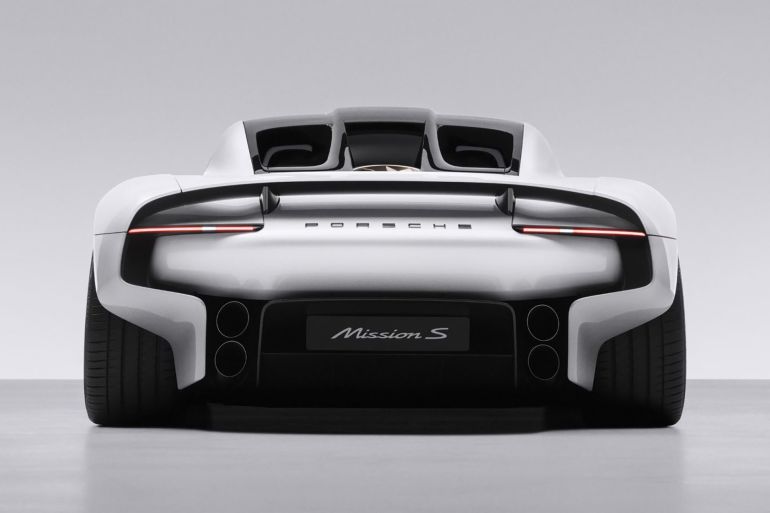 846a8s4d-1792229693 FORM FOLLOWS FUNCTION. The wraparound main line connects the light signatures at the front and rear. Distinctive torpedo-style fenders and the dynamic roofline draw on historic Porsche design features and reinterpret them. credit : porsche