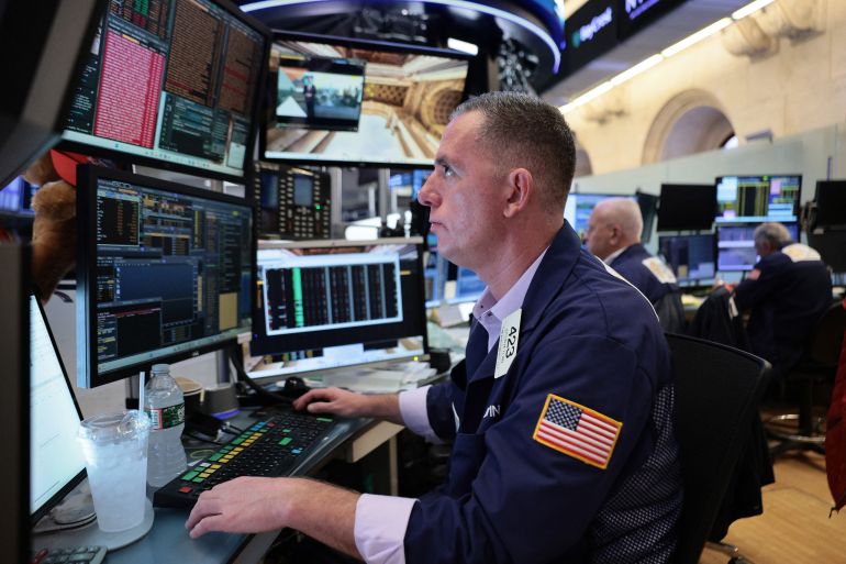 afp_6a232d680472-1780690280 NEW YORK, NEW YORK - JUNE 04: Traders work on the floor of the New York Stock Exchange during morning trading on June 04, 2026 in New York City. Stocks opened mixed, with the S&P 500 and Nasdaq falling while the Dow Jones Industrial Average rose more than 500 points after dropping 600 points at the previous day's close. Michael M. Santiago/Getty Images/AFP (Photo by Michael M. Santiago / GETTY IMAGES NORTH AMERICA / Getty Images via AFP)