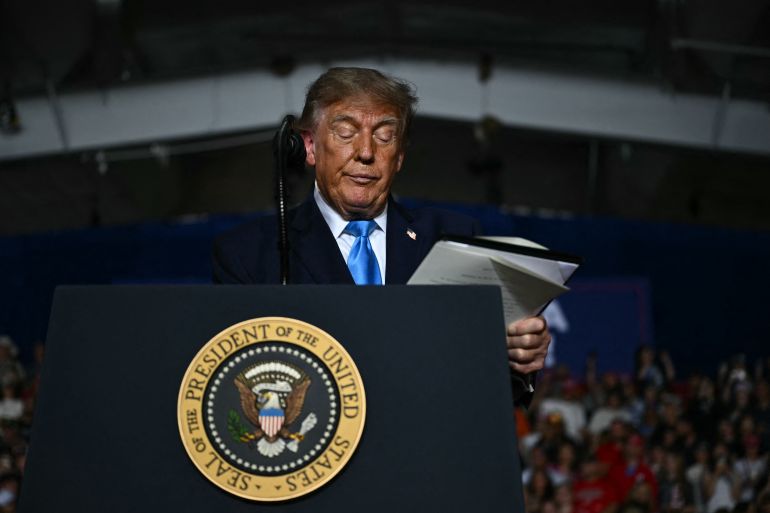 afp_6ac54cc1d3a7-1791315137 US President Donald Trump reads an excutive order during a campaign rally at Pinnacle Bank Expo Center in Grand Island, Nebraska, on October 5, 2026. (Photo by Kent NISHIMURA / AFP)