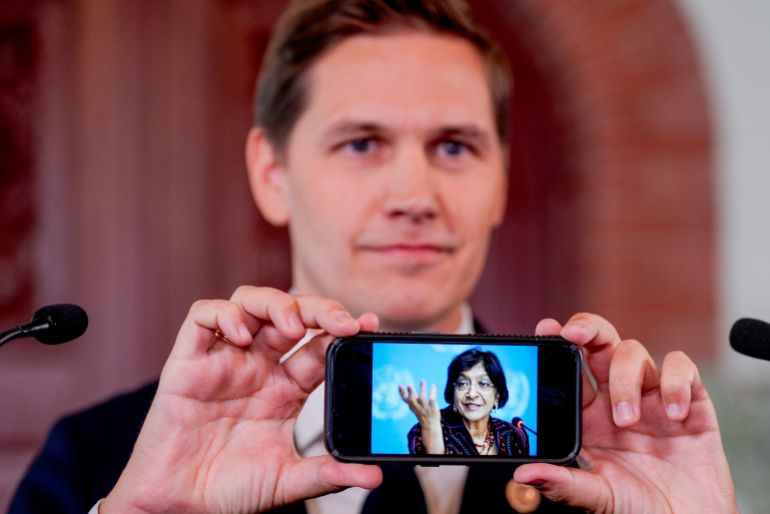 afp_6ac8bc7e3db9-1791540350 The Chairman of the Nobel Committee, Jørgen Watne Frydnes, shows a mobile phone dispplaying a picture of Navanethem "Navi" Pillay who was awarded the 2026 Nobel Peace Prize at the Nobel Institute in Oslo, Norway, on October 9, 2026.