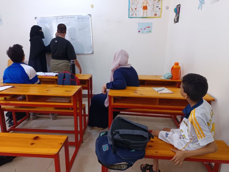anshtt-1792324197 جانب من الأنشطة التعليمية التي تقدمها المؤسسة للأطفال المصابين بالشلل الدماغي (الجزيرة)