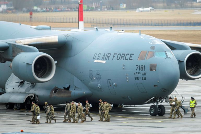 c-17a1515454-1793336561 U.S. soldiers disembark from a U.S. Air Force Boeing C-17A Globemaster III at Rzeszow-Jasionka Airport, Poland February 8, 2022. Patryk Ogorzalek/Agencja Wyborcza.pl via REUTERS ATTENTION EDITORS - THIS IMAGE WAS PROVIDED BY A THIRD PARTY. POLAND OUT. NO COMMERCIAL OR EDITORIAL SALES IN POLAND.