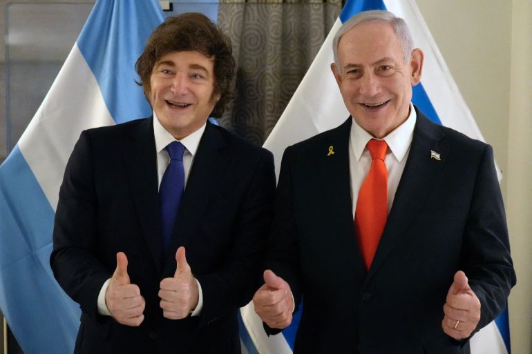 doc-76tl9rw-1759040304 Handout picture released by Argentina's Presidency press office showing Argentina's President Javier Milei (L) and Israel's Prime Minister Benjamin Netanyahu giving their thumbs up during a bilateral meeting in the sidelines of the UN General Assembly, in New York City, on September 25, 2025. RESTRICTED TO EDITORIAL USE - MANDATORY CREDIT "AFP PHOTO / ARGENTINA'S PRESIDENCY" - NO MARKETING NO ADVERTISING CAMPAIGNS - DISTRIBUTED AS A SERVICE TO CLIENTS (Photo by Handout / ARGENTINA'S PRESIDENCY PRESS OFFICE / AFP) / RESTRICTED TO EDITORIAL USE - MANDATORY CREDIT "AFP PHOTO / ARGENTINA'S PRESIDENCY" - NO MARKETING NO ADVERTISING CAMPAIGNS - DISTRIBUTED AS A SERVICE TO CLIENTS