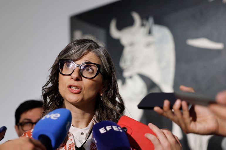 epa_6a051214dad3-1778717204 epa12935356 Francesca Albanese, the United Nations (UN) Special Rapporteur on the occupied Palestinian territories, speaks to the media while she poses in front of 'Guernica' during her visit to Picasso’s masterpiece at the el Reina Sofia Museum in Madrid, Spain, 06 May 2026. EPA/Mariscal