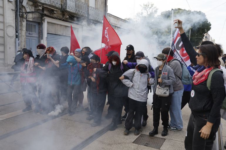epa_6ac2affb9c43-1791143931 epa13276703 High school students stand amid tear gas as clashes erupt between students and riot police during a protest over conditions in the education system in Montpellier, southern France, 02 October 2026. EPA/HORCAJUELO GUILLAUME