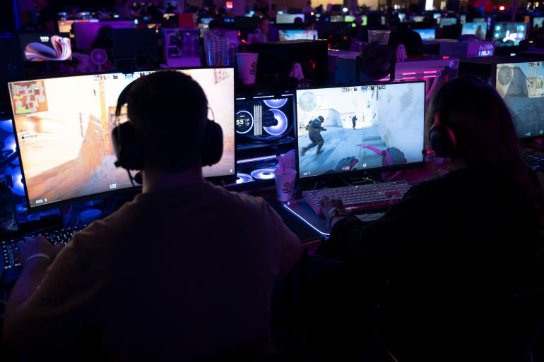 epa_6ac3ae007f43-1791208960 epa13280464 Gamers play the video game Counter-Strike during the SwitzerLAN LAN party at HeroFest, a festival for gaming, e-sports and cosplay, in Bern, Switzerland, 04 October 2026. EPA/ANTHONY ANEX