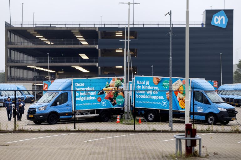 epa_6ad62298c533-1792418456 epa13299790 Delivery vans at an Albert Heijn distribution center in Amsterdam, Netherlands, 13 October 2026. Due to a cyber incident at parent company Ahold Delhaize, work has come to a standstill in multiple distribution centers belonging to Albert Heijn resulting in empty supermarket shelves. EPA/RAMON VAN FLYMEN