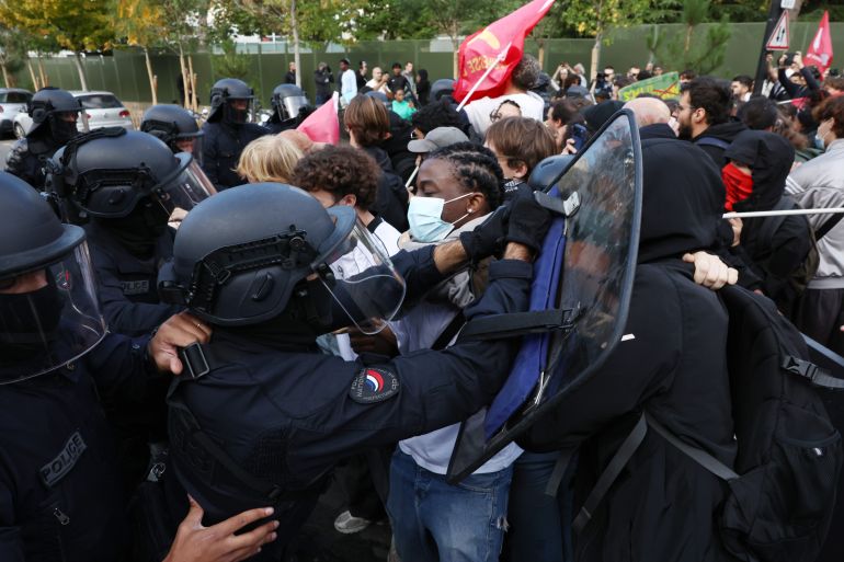 getty_6ac2b07a15-1791144058 AUBERVILLIERS, FRANCE - OCTOBER 1: French students clash with police near Lycée Le Corbusier Senior high school, during a march through the streets of Aubervilliers, on October 1, 2026 in Aubervilliers, a northern suburb of Paris, France. In a wave of demonstrations that began around Paris last week and spread across France, secondary students have blockaded schools in protest against overcrowded classrooms, teacher shortages, and long class schedules. According to French Interior Minister Laurent Nunez, more than 400 have been detained, many of them minors, as some protests turned violent where students and police clashed. (Photo by Tom Nicholson/Getty Images)