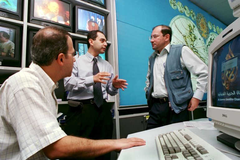 QATAR - OCTOBER 13: "Al Jazeera" The Arab World'S Counterpart To Cnn On October 13Th, 2001 In Doha, Qatar. Hibrahim Hilal, Al Jazeera Chief Editor (Center), In The Redaction Room (Photo by Gilles BASSIGNAC/Gamma-Rapho via Getty Images)