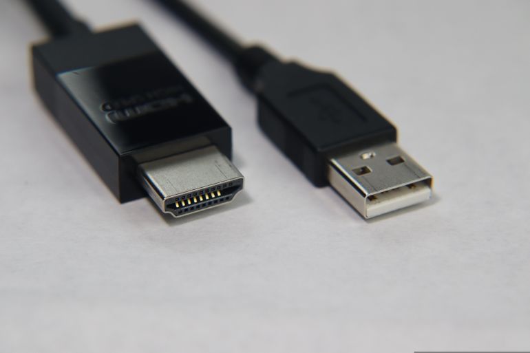 hdmi-6065421 كابلات الإنترنت تستطيع استبدال كابلات "إتش دي إم آي" إذا توفرت المعدات اللازمة