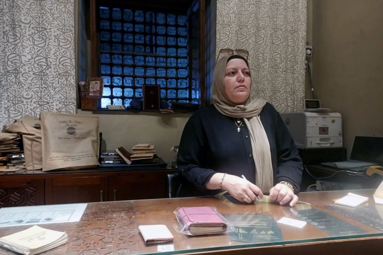 library-4-1792941568 هند عبد الظاهر: المكتبة شهدت تغييرات متعاقبة، لكنها احتفظت بطابعها التراثي وأدواتها القديمة