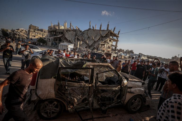 lshysh-1791484104 قتل 4 فلسطينيين، بينهم سيدة، وأصيب 14 آخرون، الخميس، في هجمات إسرائيلية استهدفت مناطق متفرقة من قطاع غزة. وطالت الهجمات حي تل الهوى ومنطقتي التوام ومشروع عامر بمدينة غزة، ومنطقة السودانية شمال غربي القطاع، إضافة إلى المواصي شمال غربي رفح، ومحيط بني سهيلا وشمال شرقي خان يونس جنوبي القطاع. ( Ali Jadallah - وكالة الأناضول )