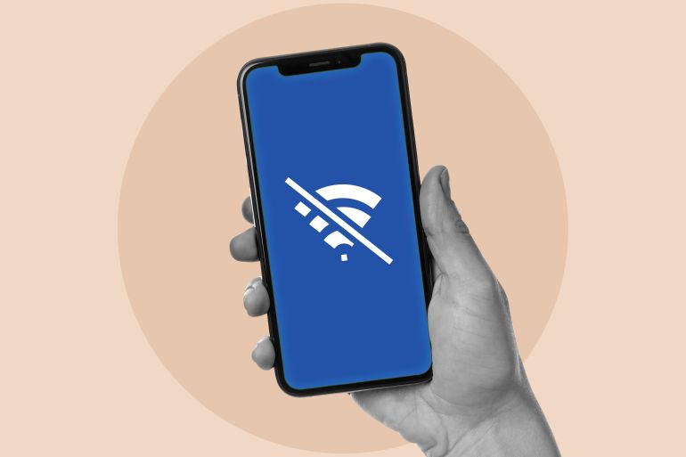 No signal, connection, WiFi, mobile phone, hand, cell phone, Offline, Technology, Brand Name Smart Phone, Communication, Connection, Mobile Information Device, Display Device, Internet, Hand, Mobility