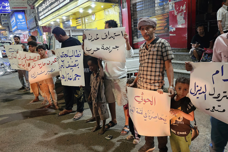 أبناء تعز يطالبون يطالبون بكسر الحصار ووقف القصف المستمر (الجزيرة)