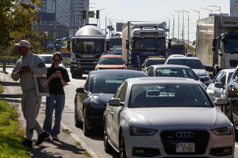 FILE PHOTO: Cars stuck in a traffic jam caused by the overnight jet drone strikes on Kyiv's bridges, amid Russia's attack on Ukraine, in Kyiv, Ukraine October 2, 2026. REUTERS/Valentyn Ogirenko/File Photo