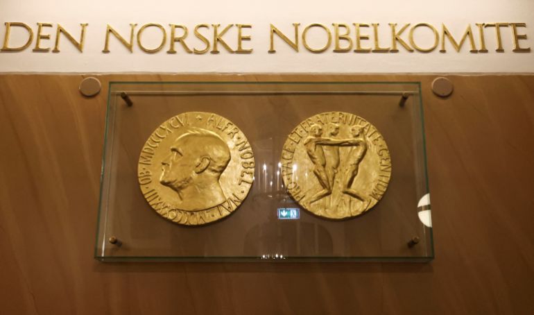 reuters_6ac8bd1a-1791540506 A replica of the Nobel Peace Prize medal is displayed at the Norwegian Nobel Institute, where the laureate of the Nobel Peace Prize is announced, in Oslo, Norway, October 9, 2026. REUTERS/Tom Little