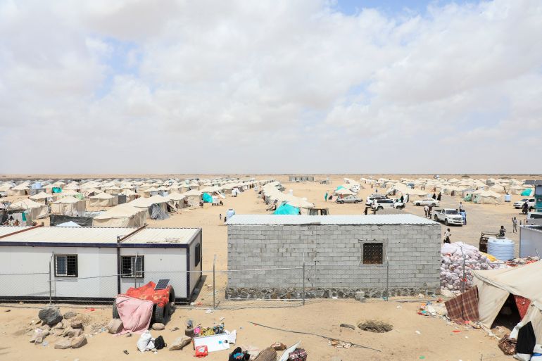 A makeshift camp for people displaced by clashes between Iran-aligned Houthi fighters and Saudi-backed Yemeni government forces, near Aden, Yemen October 3, 2026. REUTERS/Stringer
